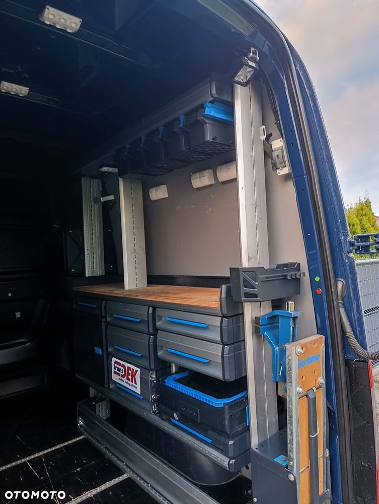 Mercedes-Benz Sprinter - 16