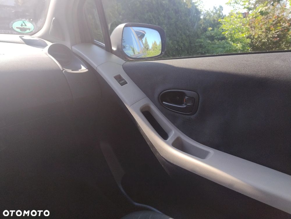 Toyota Yaris 1.0 Luna A/C - 19