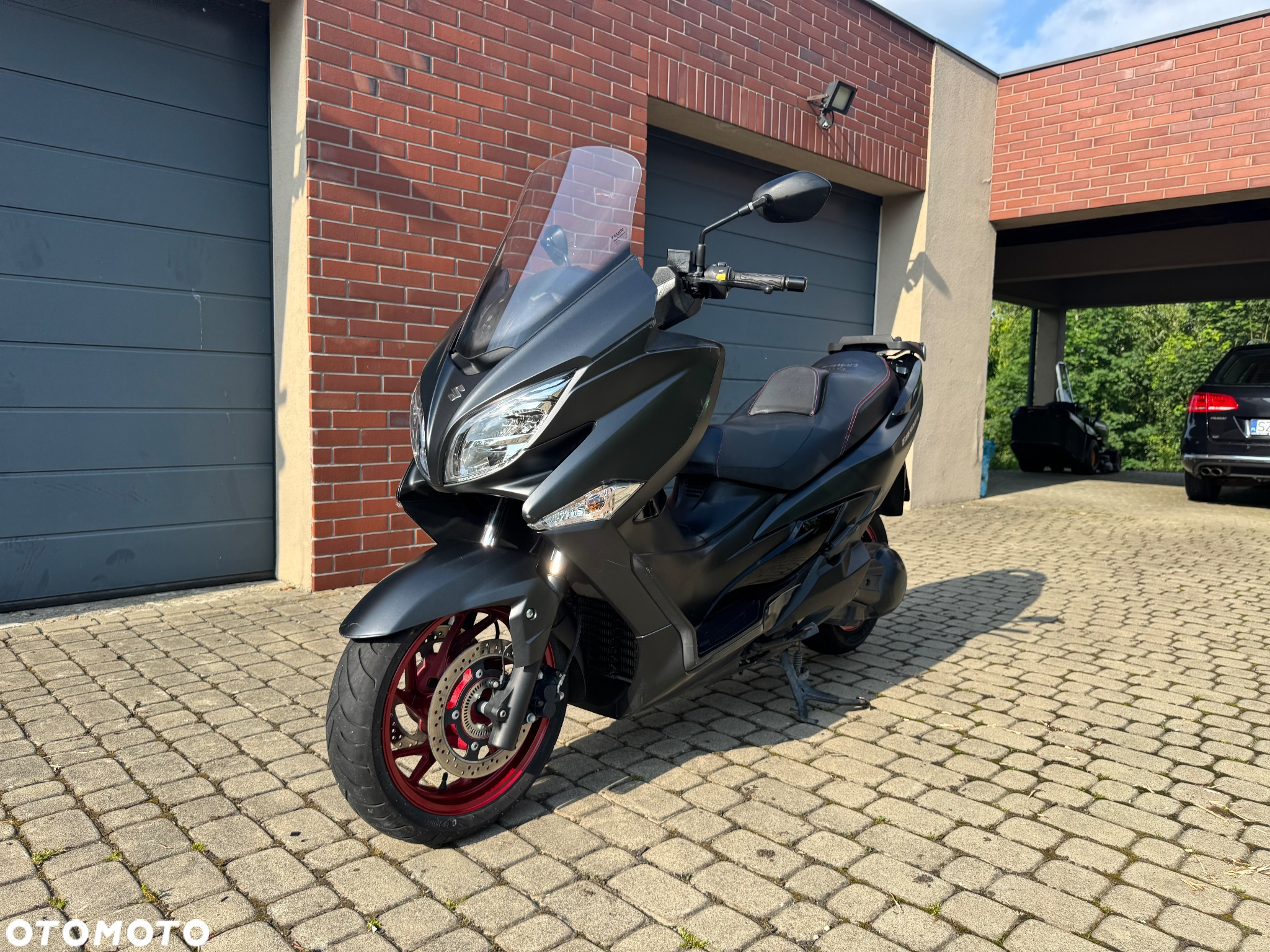 Suzuki Burgman - 4