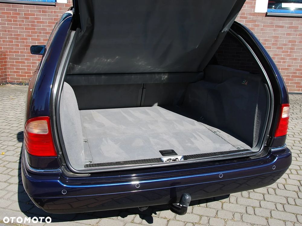 Mercedes-Benz Klasa E 320 T 4-Matic Avantgarde - 13
