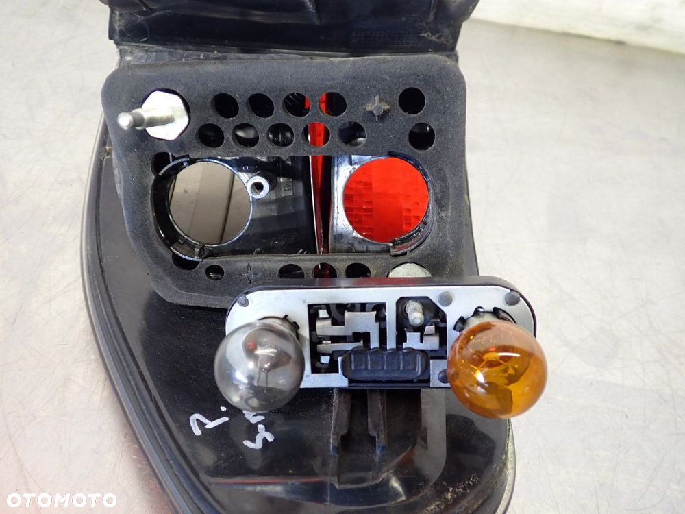 LAMPA PRAWA TYLNA FORD S-MAX I - 6
