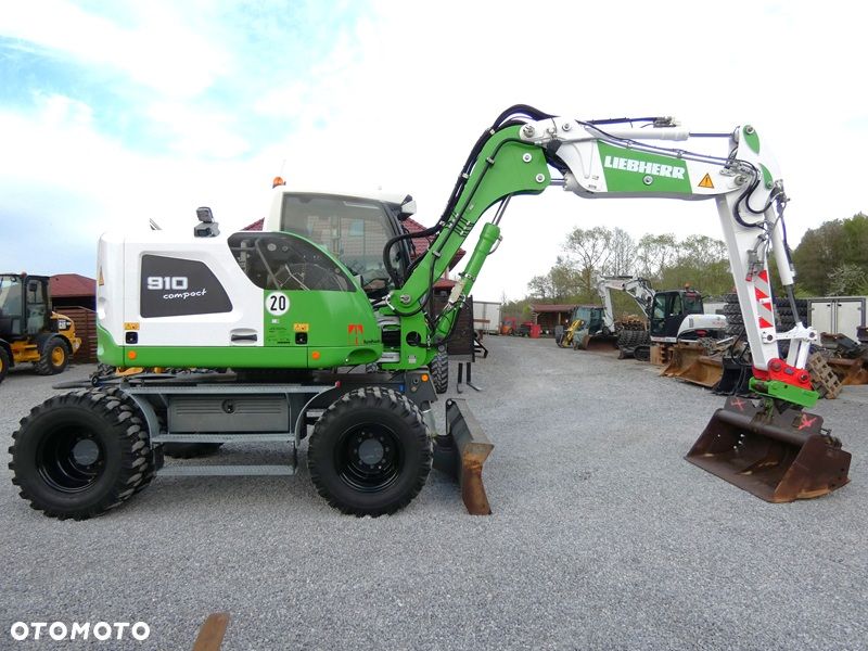 Liebherr A910 Compact / Z Niemiec / Super Stan / BEZ DPF / 2 Łyżki / - 1