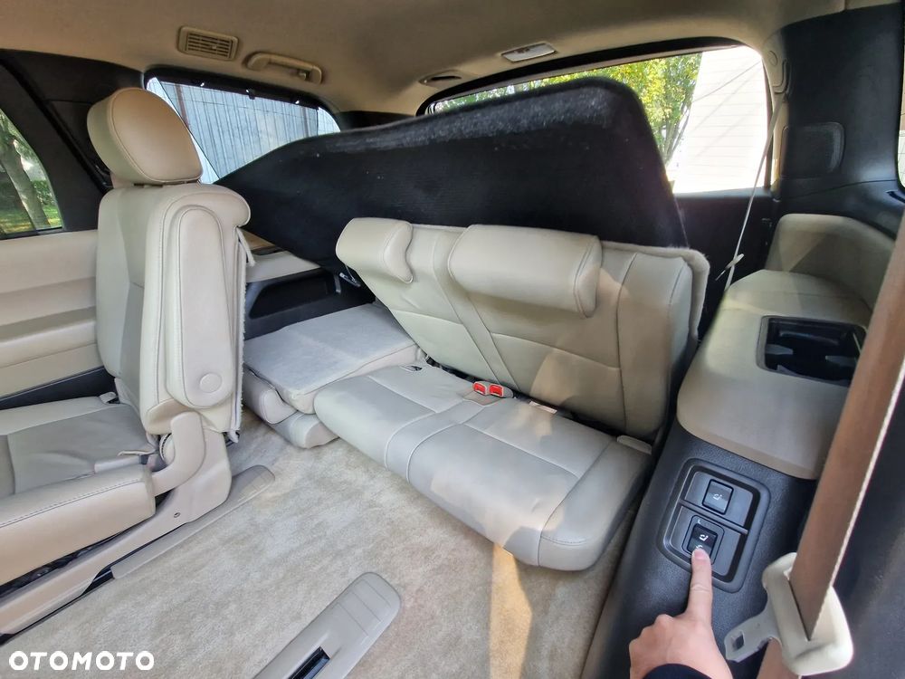Toyota Sequoia - 7