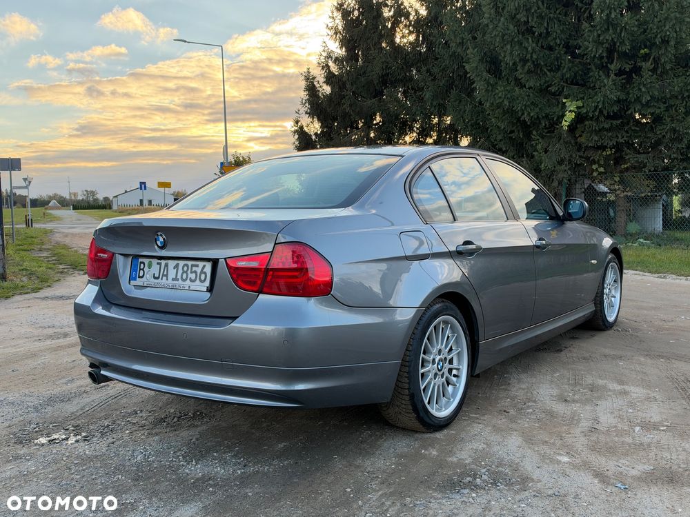 BMW Seria 3 318i Edition Exclusive - 8