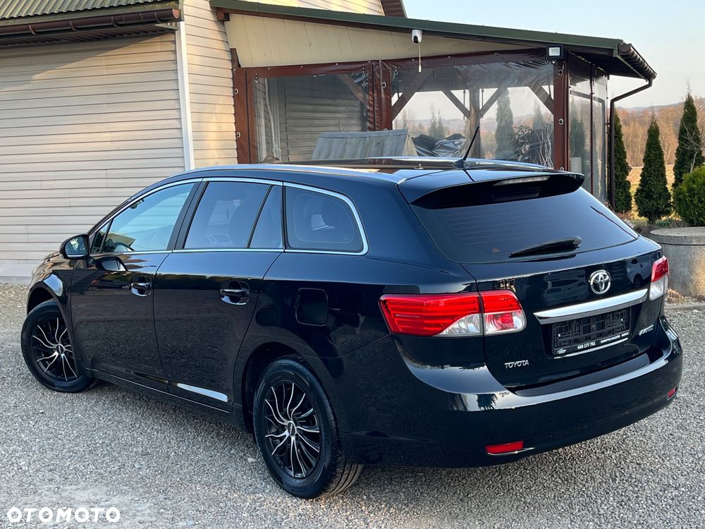 Toyota Avensis - 16