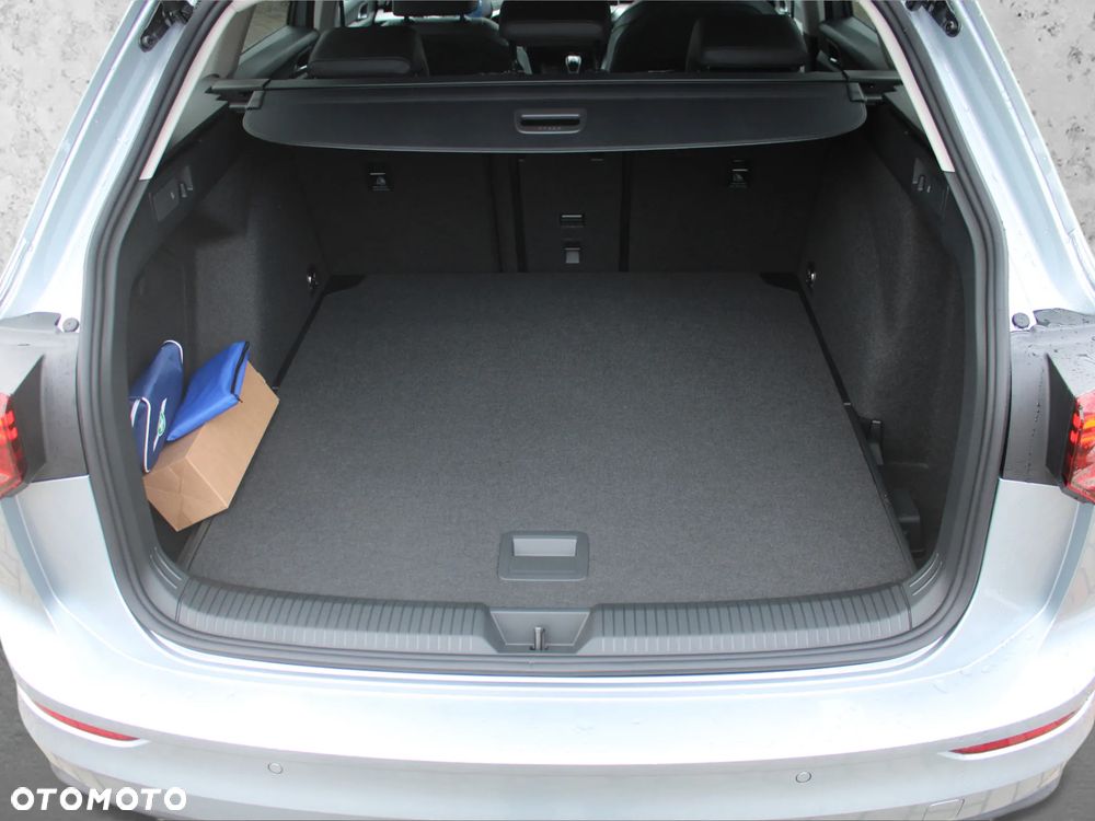 Volkswagen Golf 1.5 eTSI mHEV Life DSG - 24