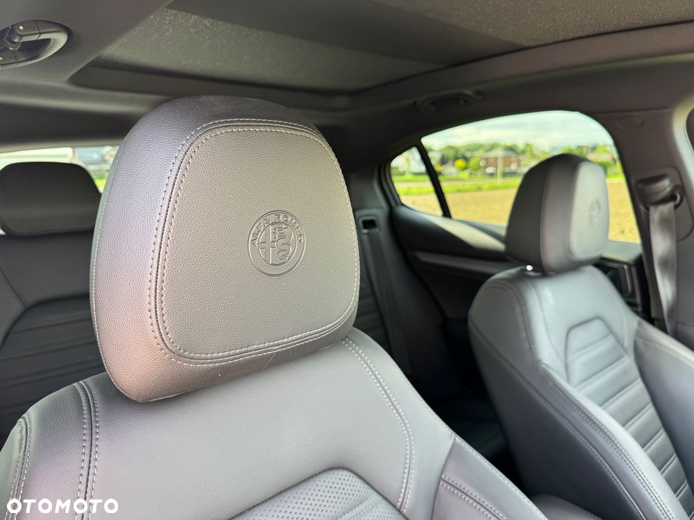 Alfa Romeo Stelvio 2.0 Turbo 16V AT8-Q4 Veloce Ti - 37