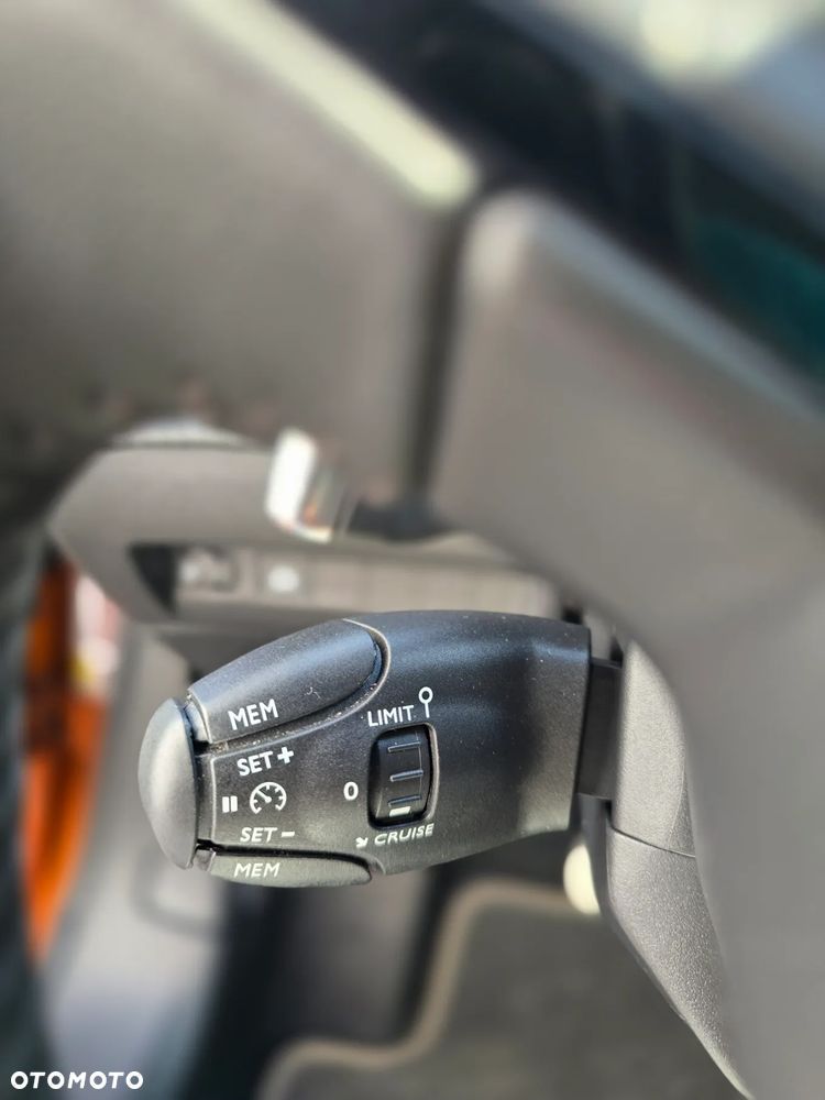 Peugeot 2008 1.2 PureTech Allure S&S EAT8 - 16