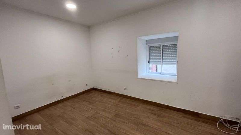 T1 em Frielas só 820€ - Grande imagem: 2/4