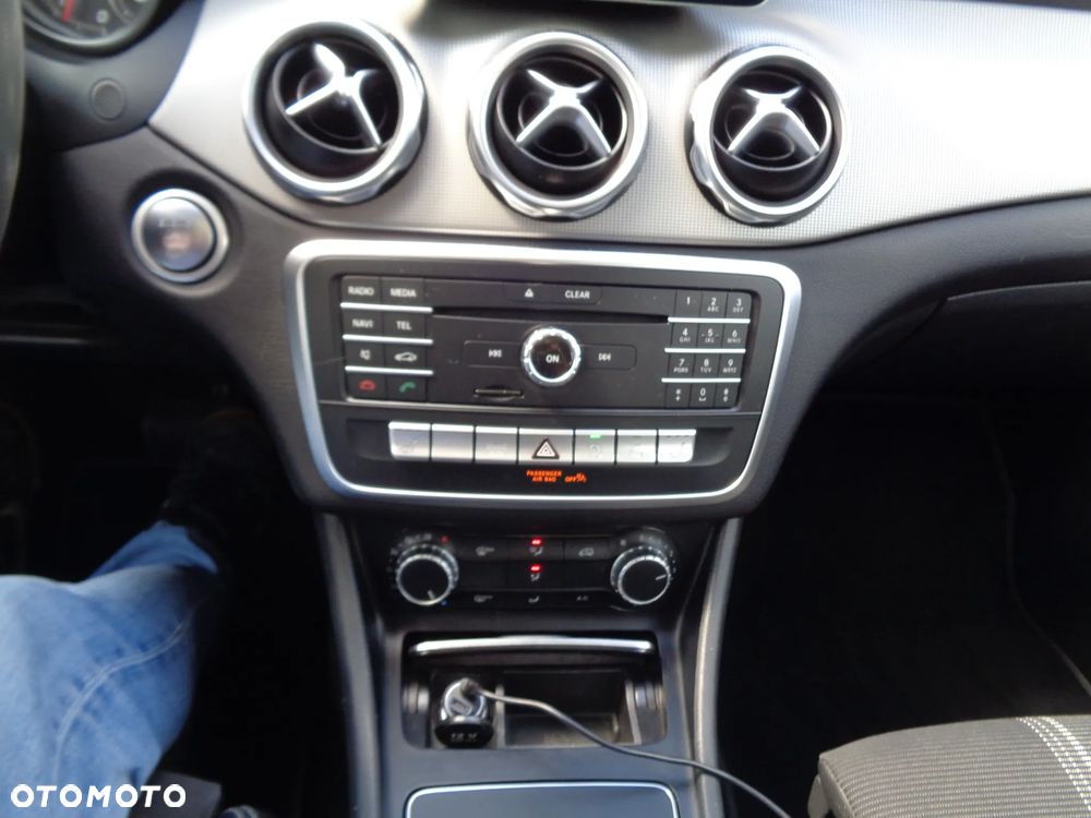 Mercedes-Benz GLA 180 7G-DCT Activity Edition - 12