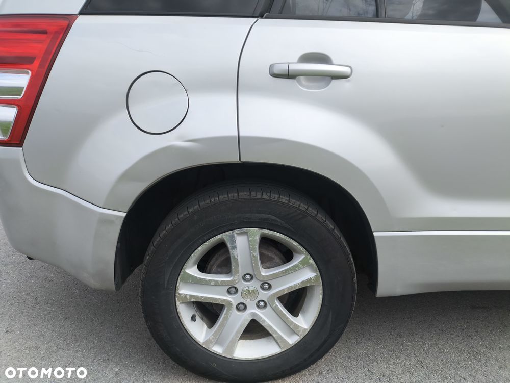 Suzuki Grand Vitara 2.0 Comfort + - 11