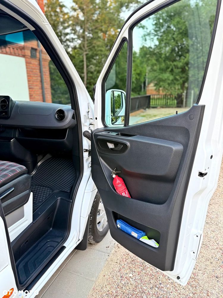 Mercedes-Benz Sprinter 907.235 - 7