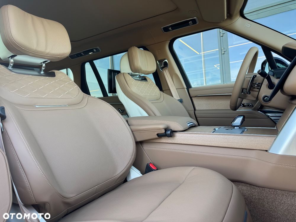 Land Rover Range Rover 4.4 V8 P535 LWB SV - 26