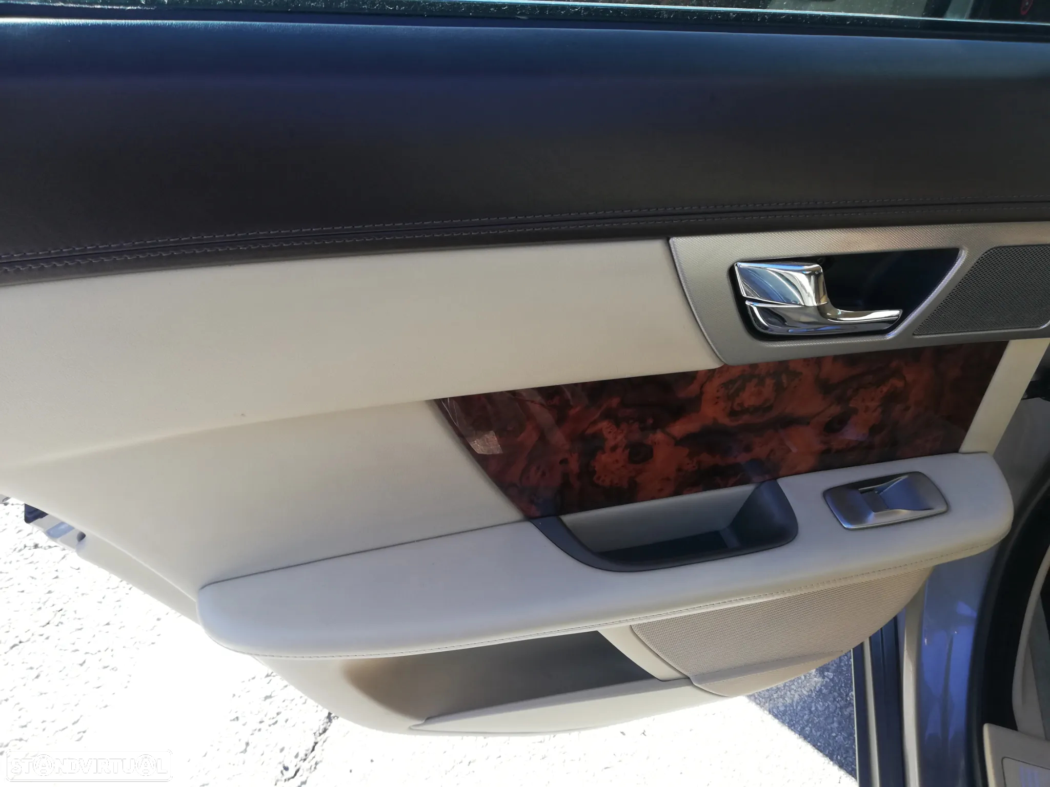 Jaguar XF 2.7 D V6 Premium Luxury - 19