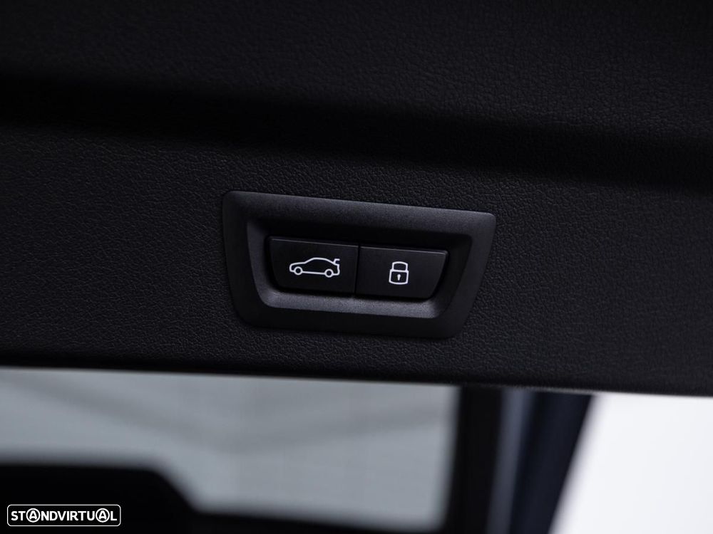 BMW iX2 eDrive20 Pack Desportivo M - 13