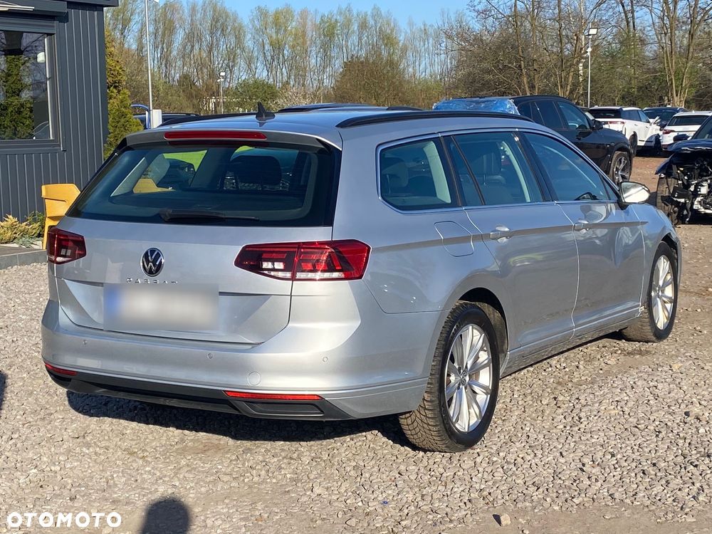 Volkswagen Passat - 11