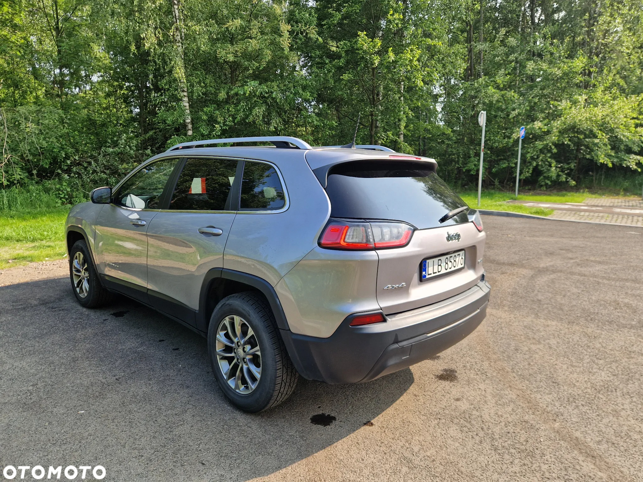 Jeep Cherokee - 13