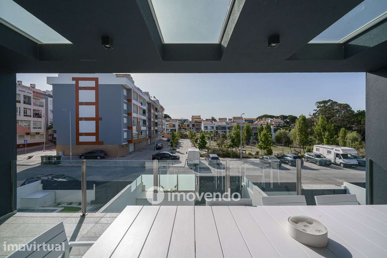 Moradia T3+1 moderna, com piscina e garagem, na Caparica - Grande imagem: 5/39