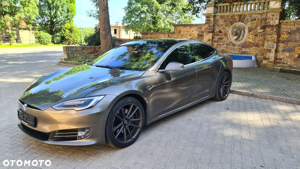 Tesla Model S - 17