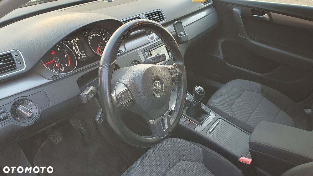 Volkswagen Passat 2.0 TDI BlueMotion Technology Comfortline - 9