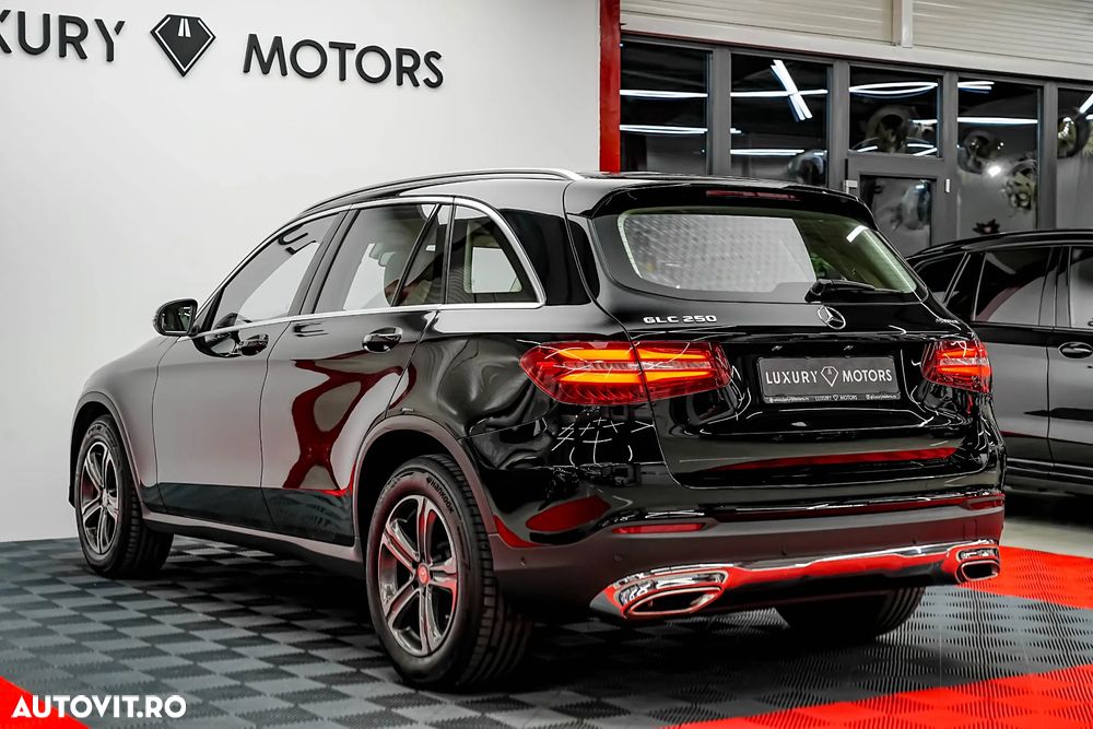 Mercedes-Benz GLC 250 4Matic 9G-TRONIC Exclusive - 11