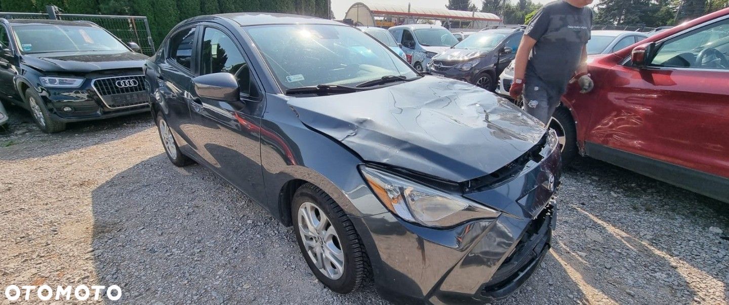Toyota Yaris - 1