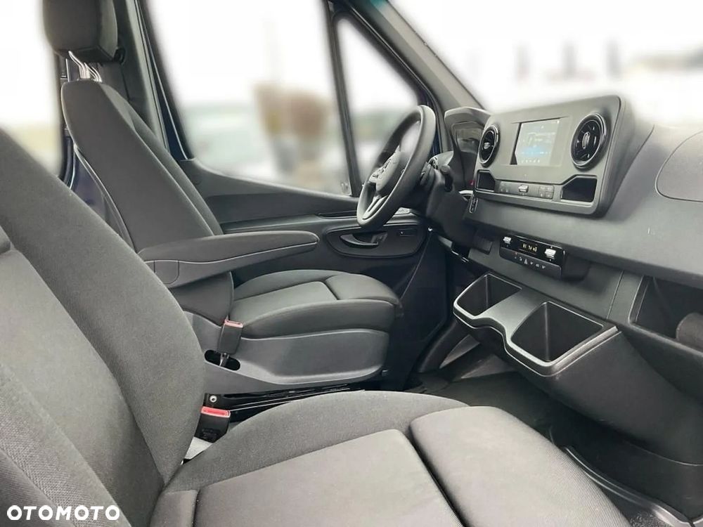 Mercedes-Benz Sprinter - 11
