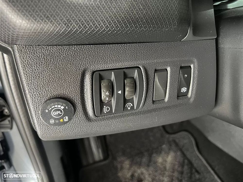 Renault Clio 0.9 TCe Limited Bi-Fuel - 18