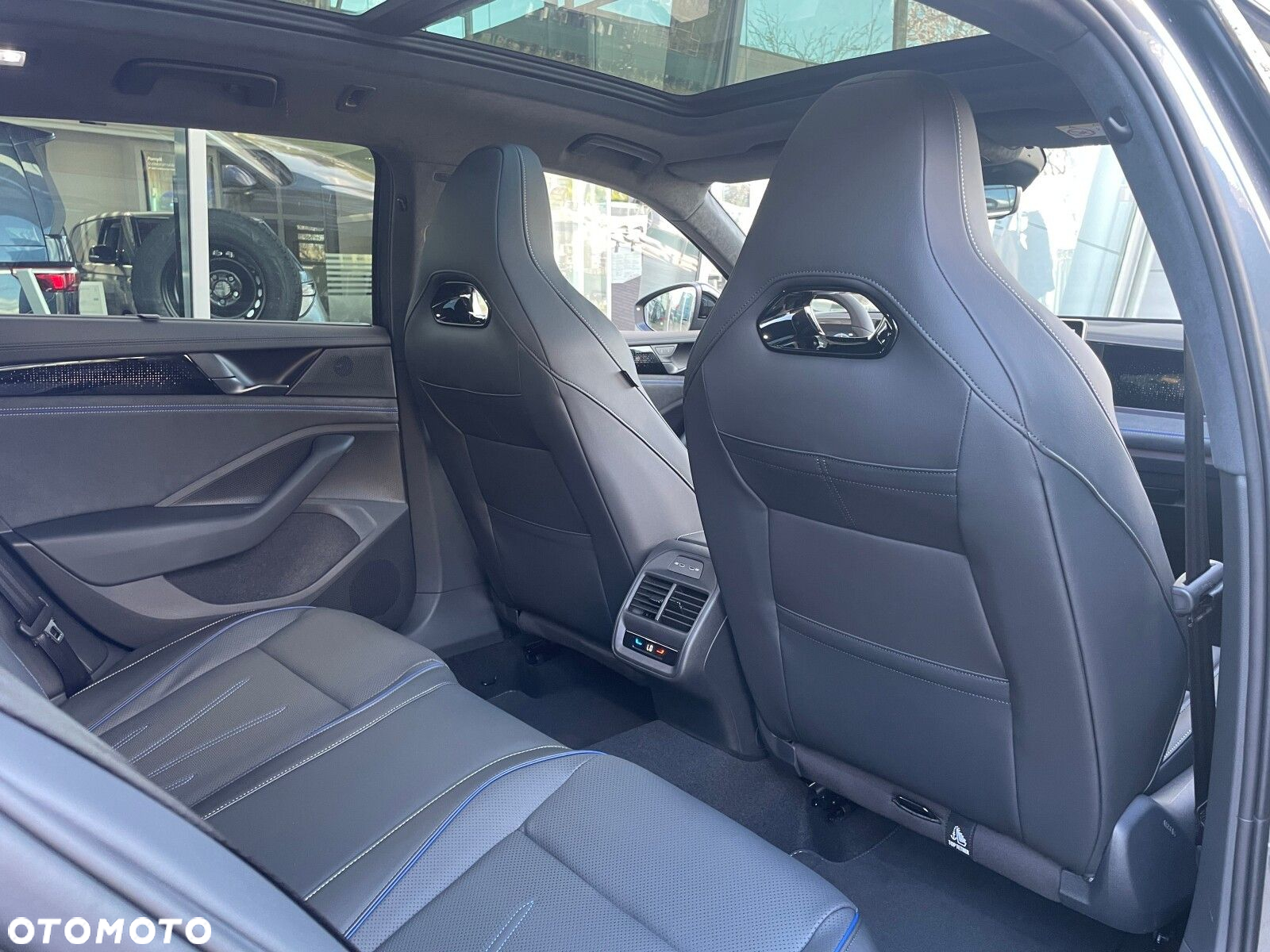 Volkswagen Passat - 32