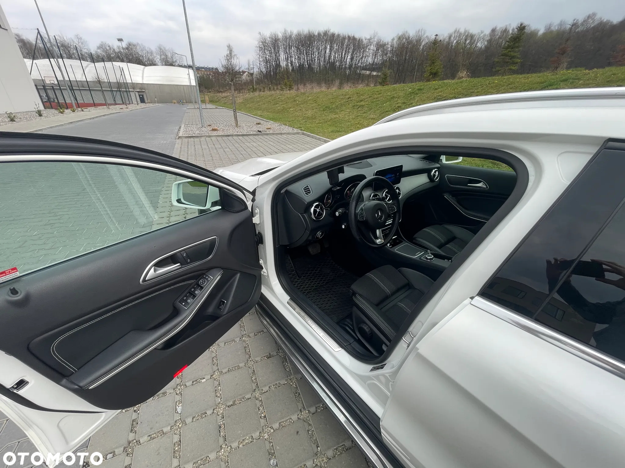 Mercedes-Benz GLA 180 7G-DCT - 5