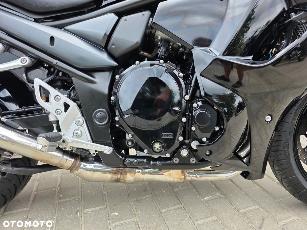 Suzuki GSX - 27
