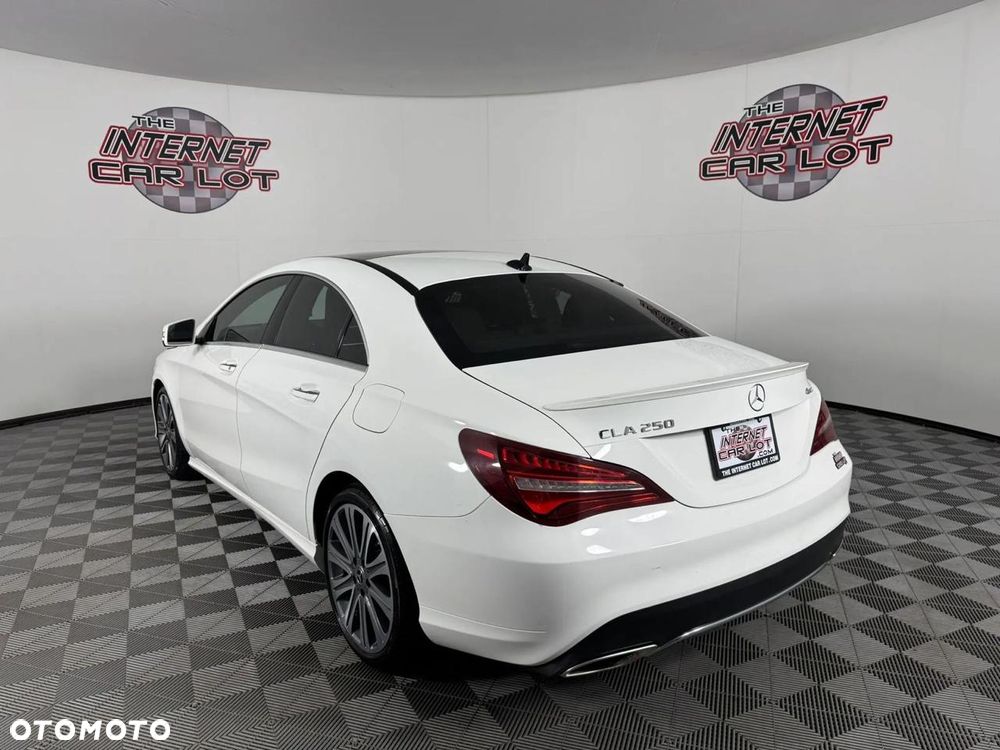 Mercedes-Benz CLA 250 4Matic 7G-DCT - 3