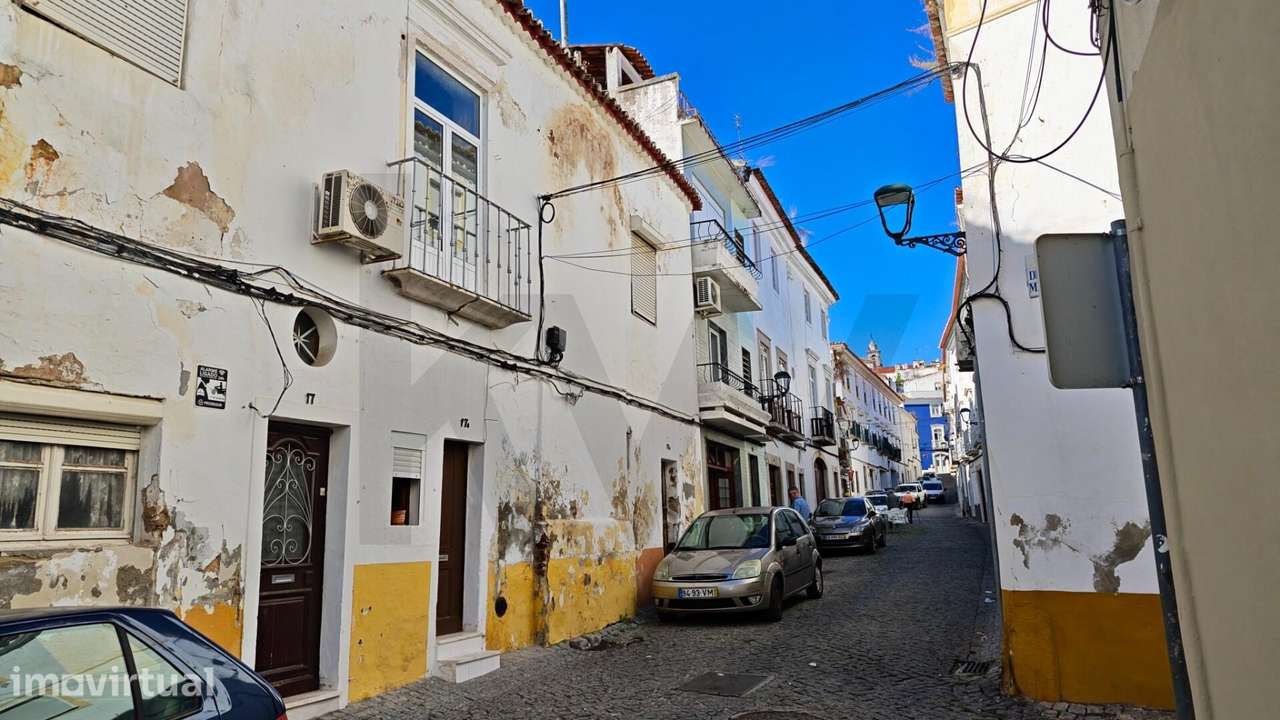 Moradia Tradicional com 338m2 para recuperar com Elevado Potencial no - Grande imagem: 2/60