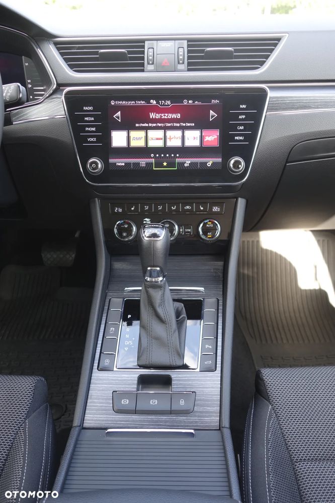 Skoda Superb 2.0 TDI SCR 4x4 Style DSG - 16
