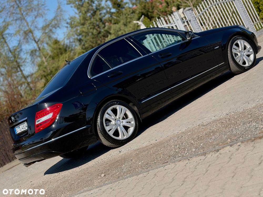 Mercedes-Benz Klasa C 180 CGI Automatik BlueEFFICIENCY Avantgarde - 39