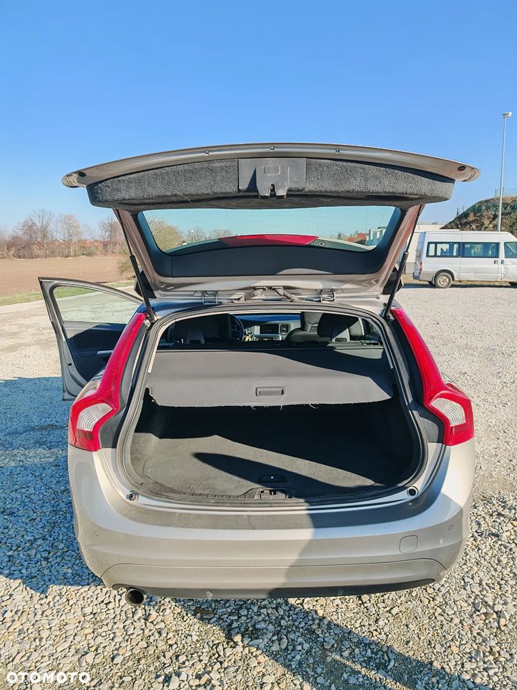 Volvo V60 D2 Kinetic - 13