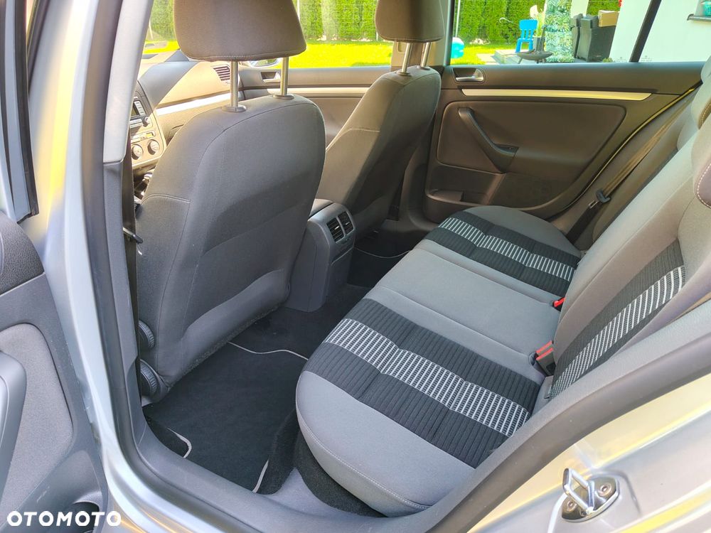 Volkswagen Golf 1.9 TDI DPF Trendline DSG - 18