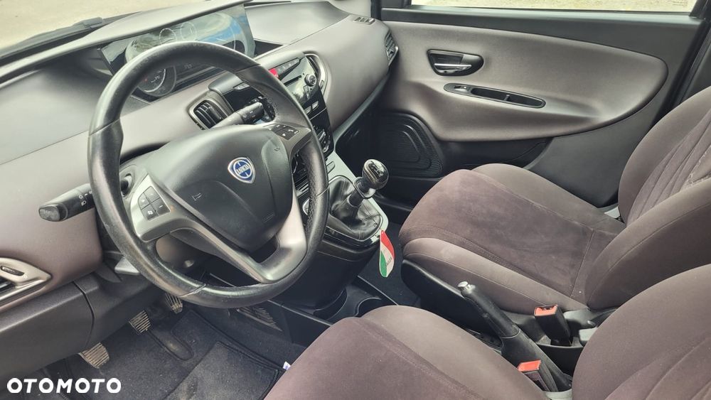 Lancia Ypsilon Y 1.2 8v Silver - 10