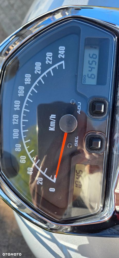 Suzuki Intruder - 12