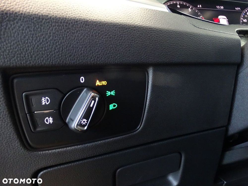 Volkswagen Passat - 20