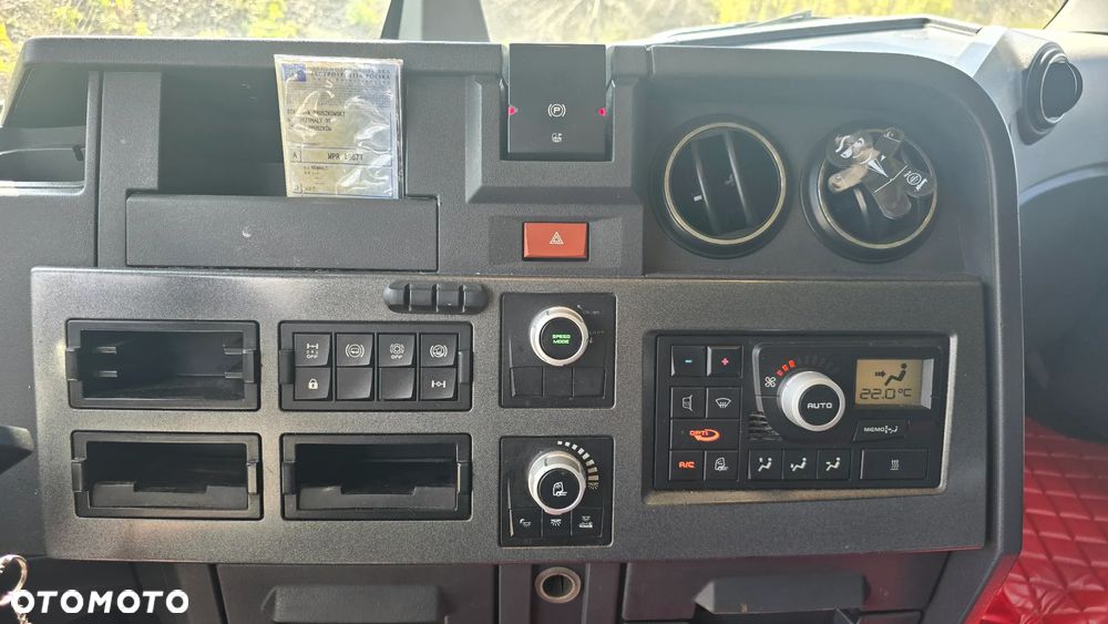 Renault T 480 - 12