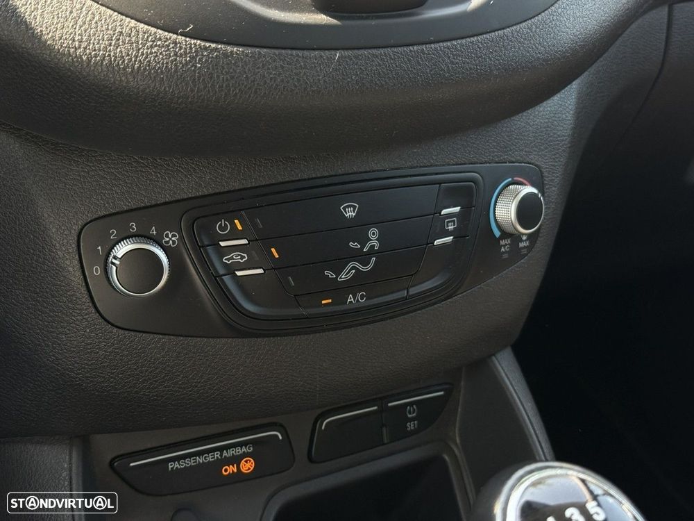 Ford Tourneo Courier 1.0 EcoBoost S&S Trend — fotografia 10