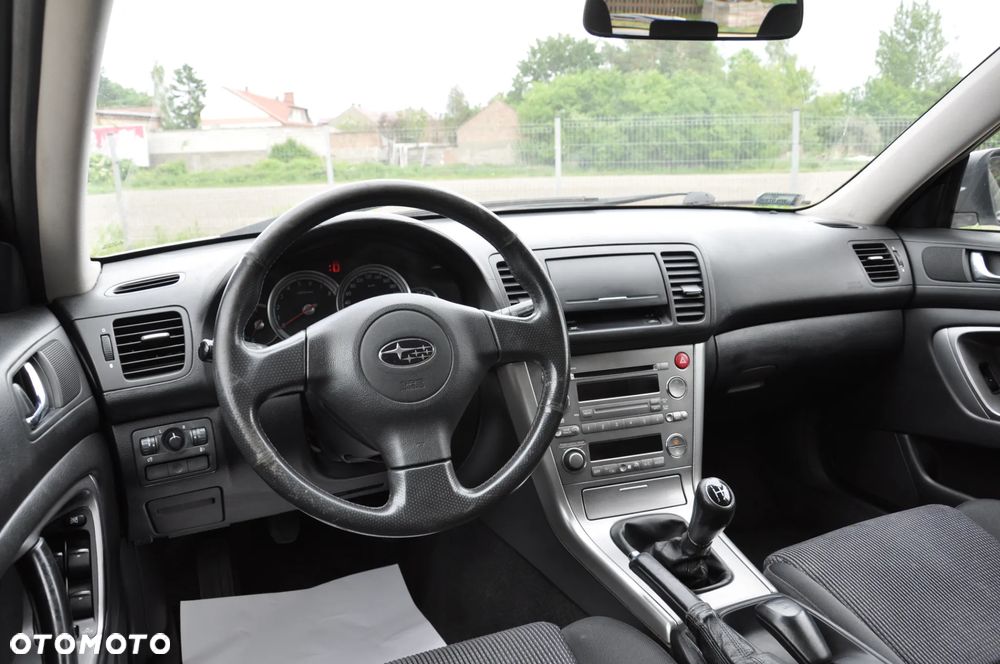 Subaru Outback 2.5i MT - 9