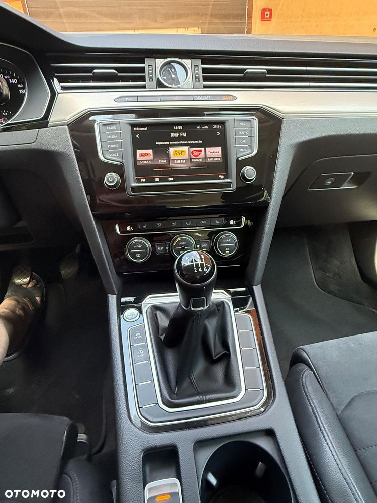 Volkswagen Passat 2.0 TDI BMT Highline - 9