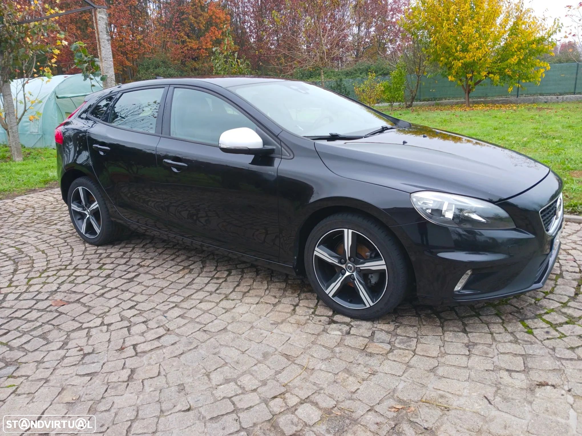 Volvo V40 2.0 D2 R-Design - 1