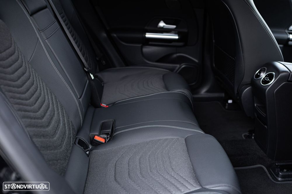 Mercedes-Benz EQA 300 4Matic Progressive - 36