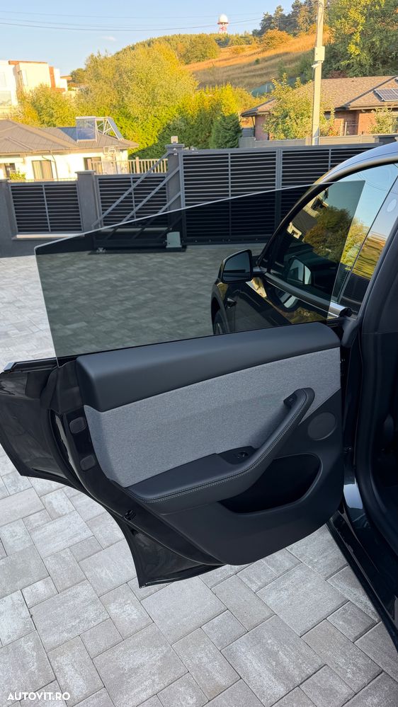 TESLA Model Y 2026 — imagine 8