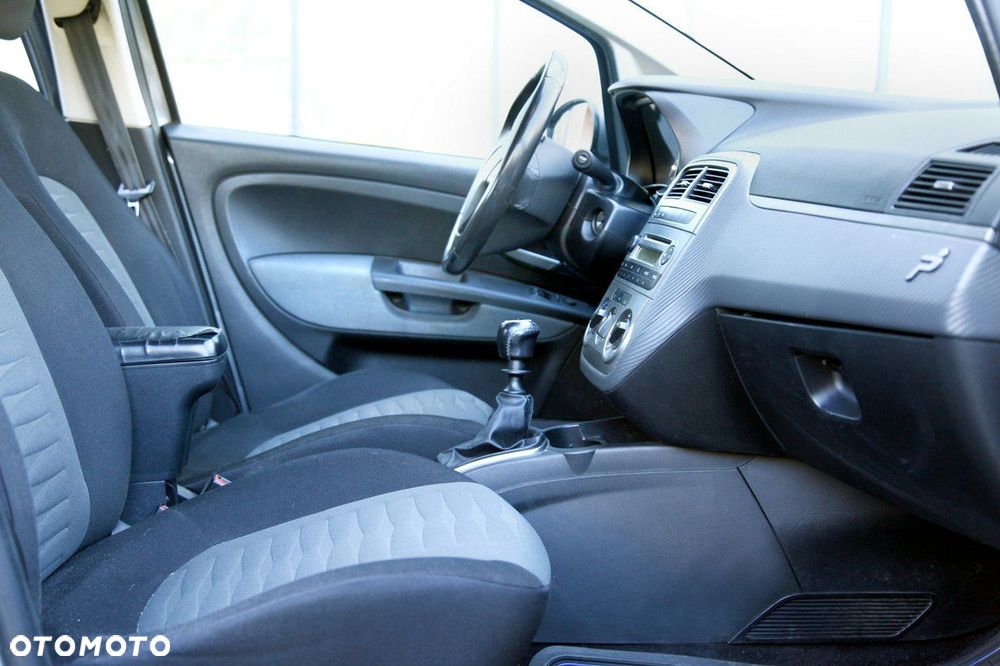 Fiat Punto 1.4 Young - 11