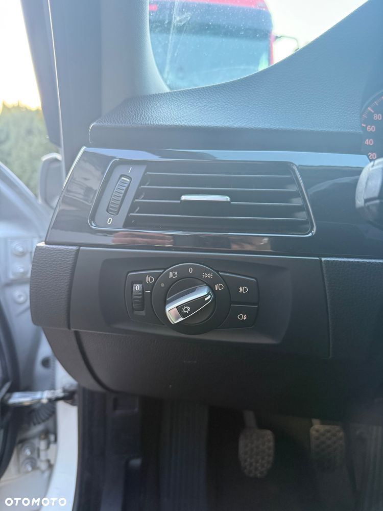 BMW Seria 3 318d DPF - 19