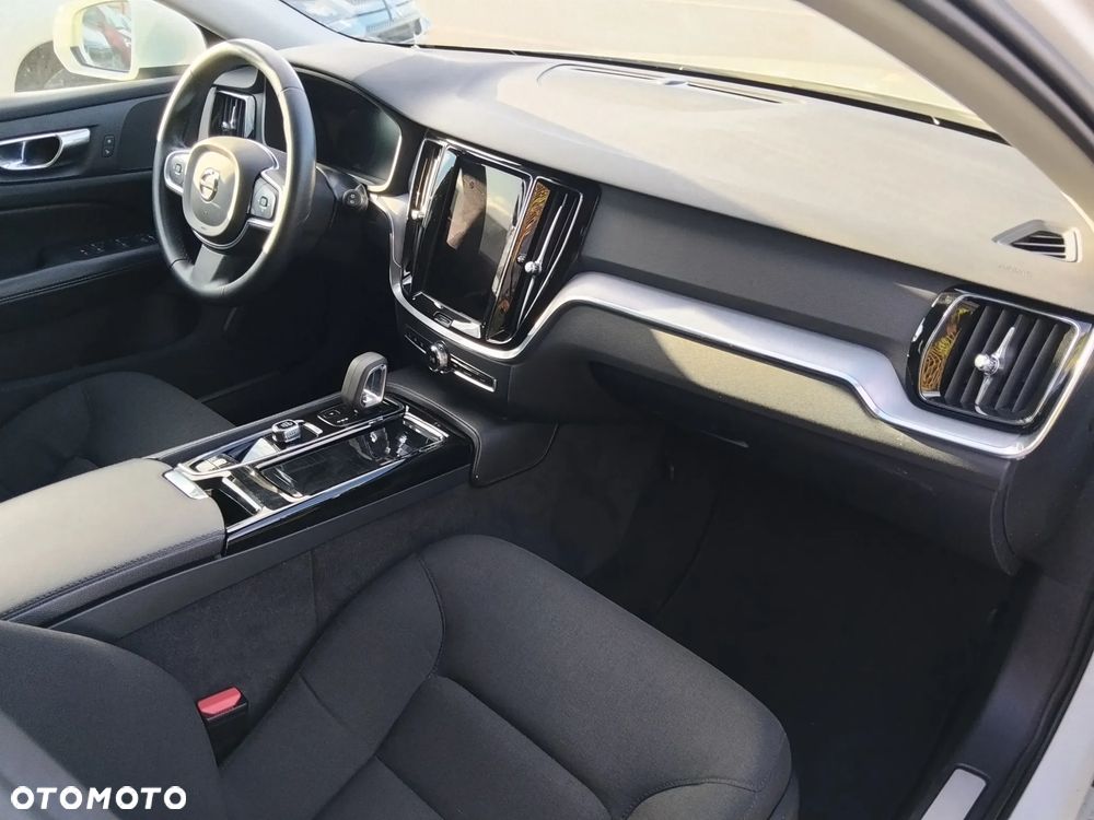 Volvo V60 T6 AWD Plug-In Hybrid Plus Dark - 11